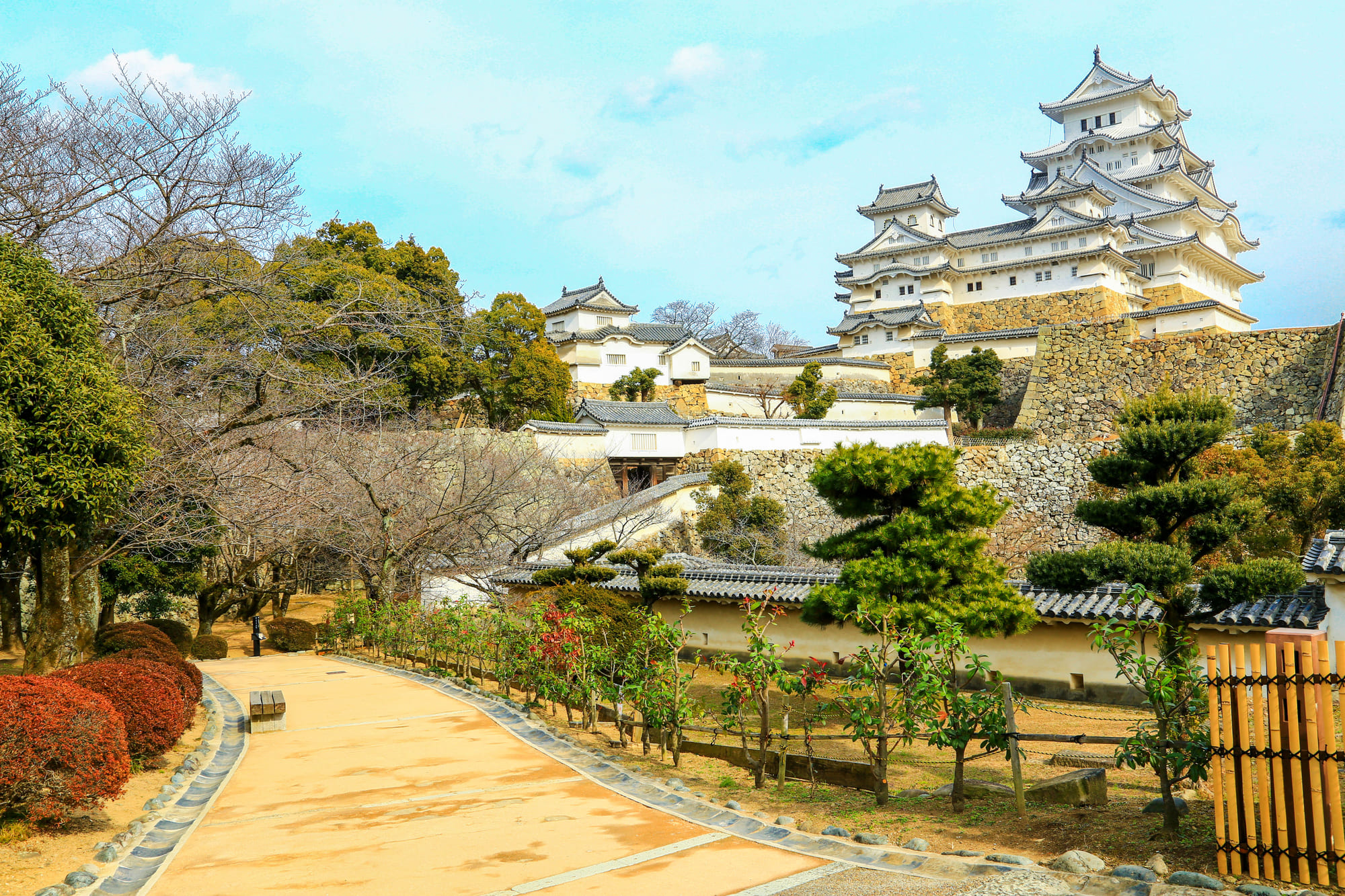 zamek Himeji w japonii.jpg